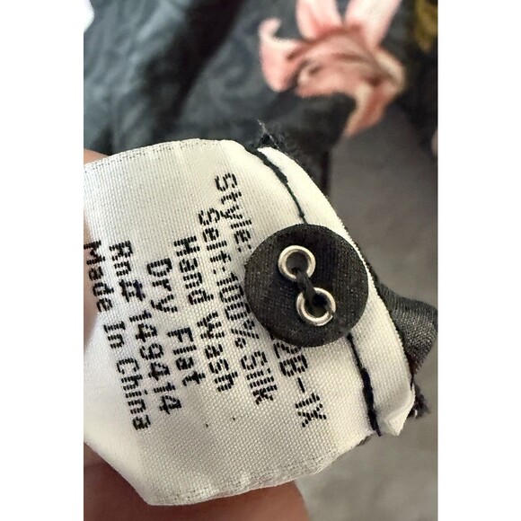 Johnny Was Top Plus 2X Blooming  100% Silk Floral Semisheer Roll Tab Sleeve READ - Picture 12 of 13